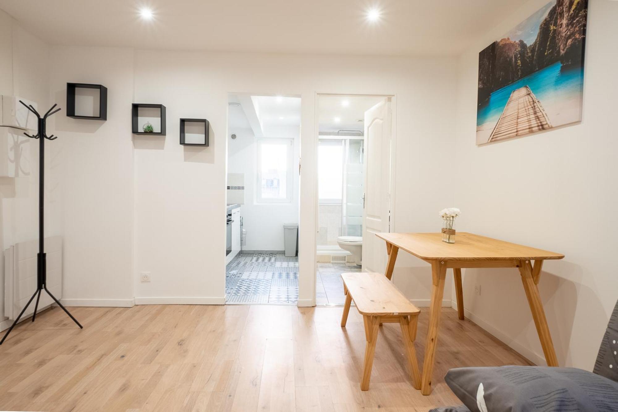 Budget Appart Avec Parking Au Centre-Ville Шарлевиль-Мезьер Экстерьер фото