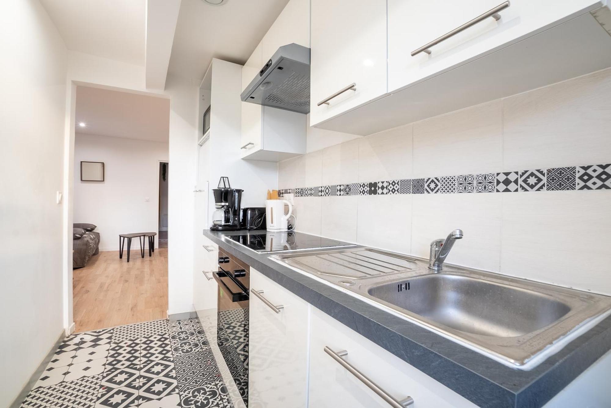 Budget Appart Avec Parking Au Centre-Ville Шарлевиль-Мезьер Экстерьер фото