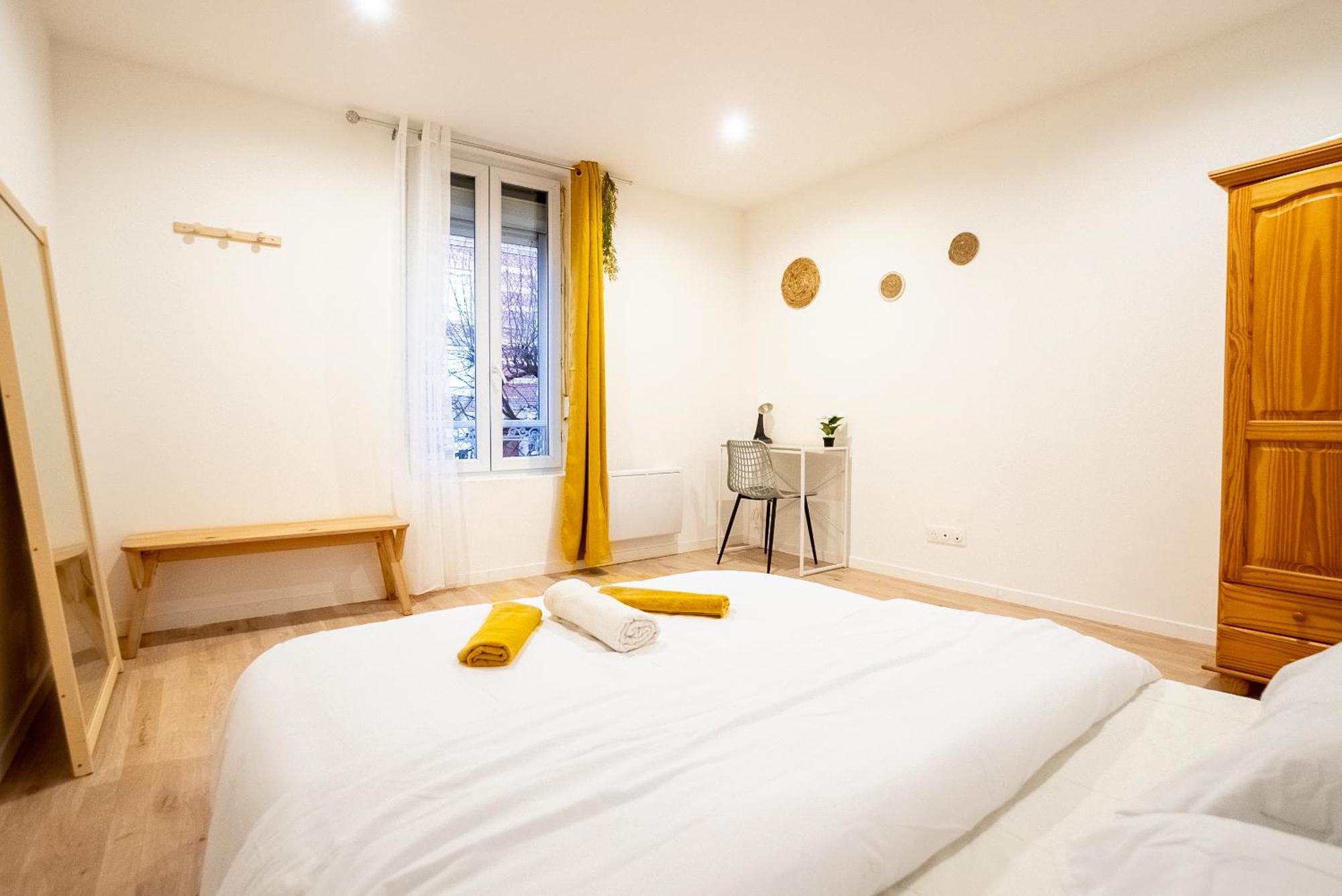 Budget Appart Avec Parking Au Centre-Ville Шарлевиль-Мезьер Экстерьер фото