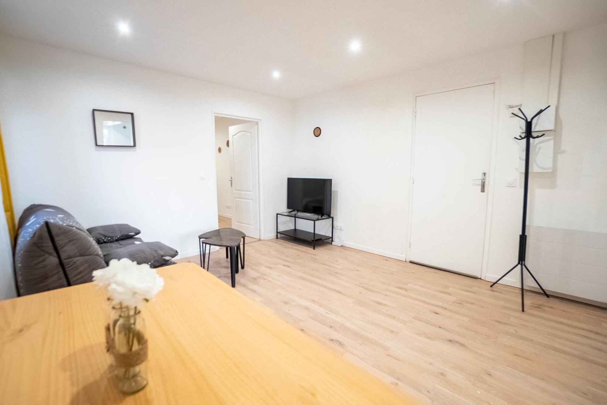 Budget Appart Avec Parking Au Centre-Ville Шарлевиль-Мезьер Экстерьер фото